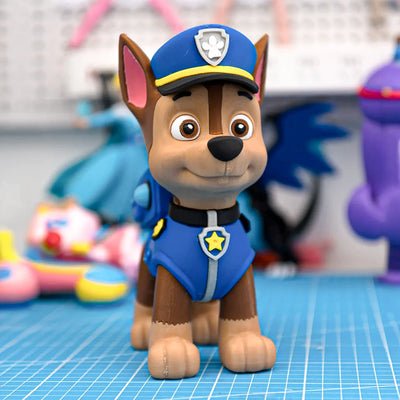 Figura de Chase de PAW Patrol impresa en 3D por BlackForge, foto 2
